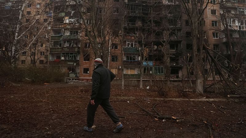 Los voluntarios que ayudan a quienes quedan aislados por los ataques rusos en el Donbás