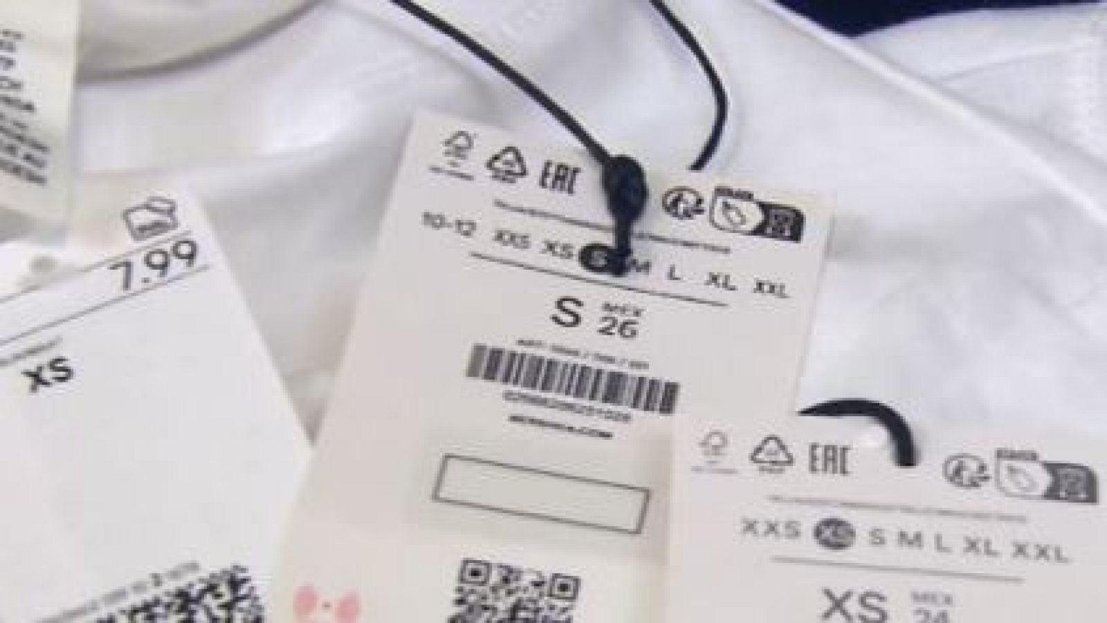 La técnica de manipulación para que volvamos a comprar ropa: La talla vanidosa - Directo al grano | Ver