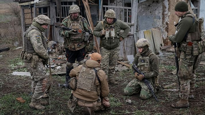  - RTVE visita un hospital de campaña en Ucrania donde la V Brigada del Ejército cuida de los heridos a seis metros bajo tierra