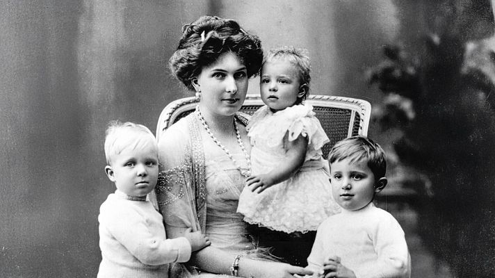 Victoria Eugenia, historia de un amor trágico - La caída del trono