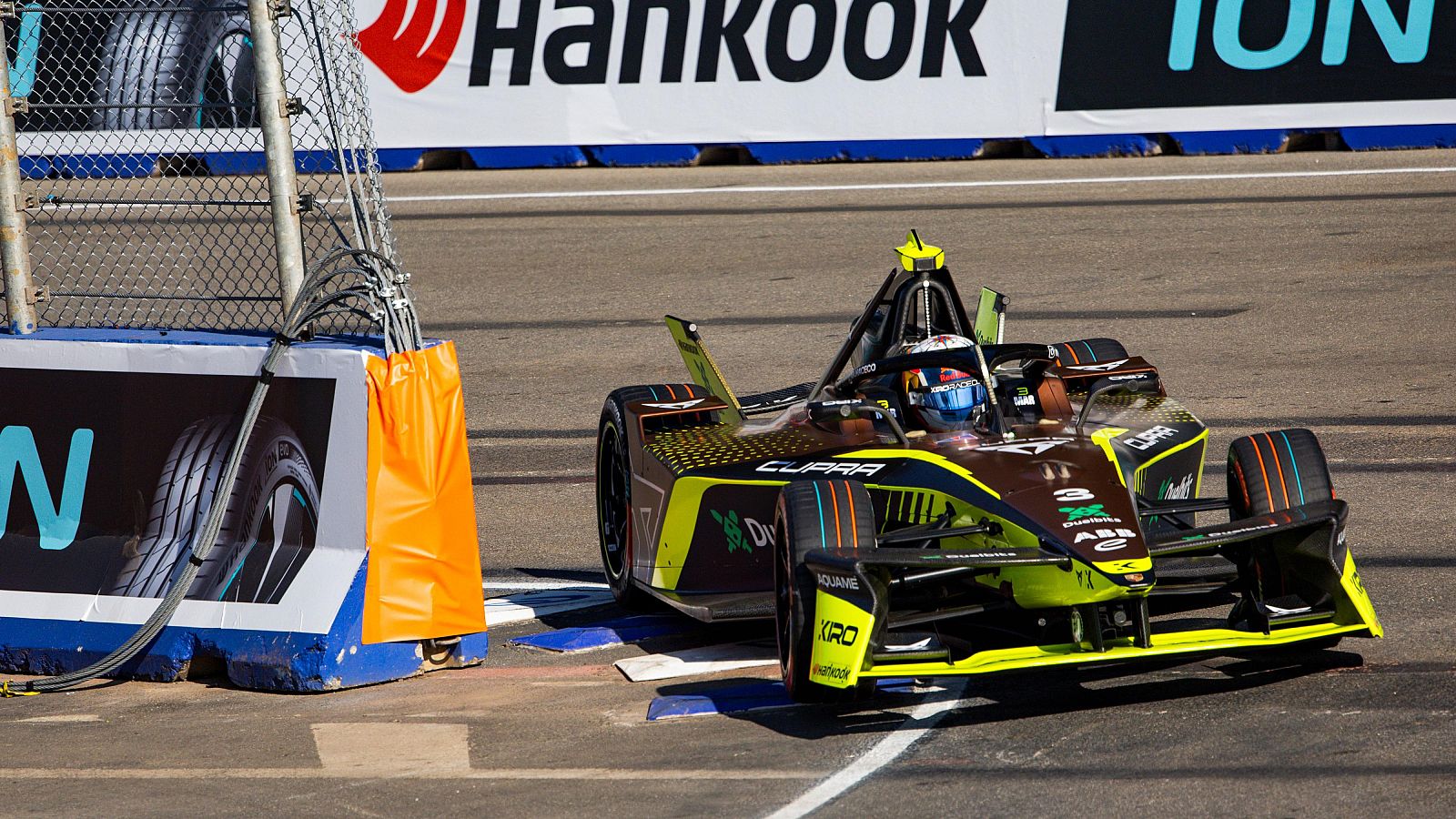 Aparatoso accidente de Pepe Martí en su estreno en la Fórmula E | Ver