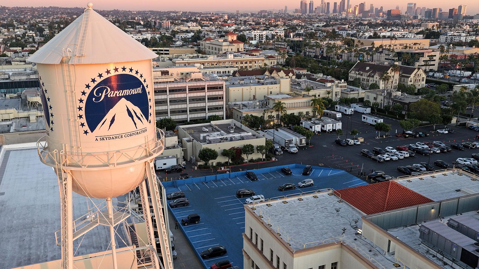 Paramount, cercana a Trump, quiere absorber Warner Bros Discovery