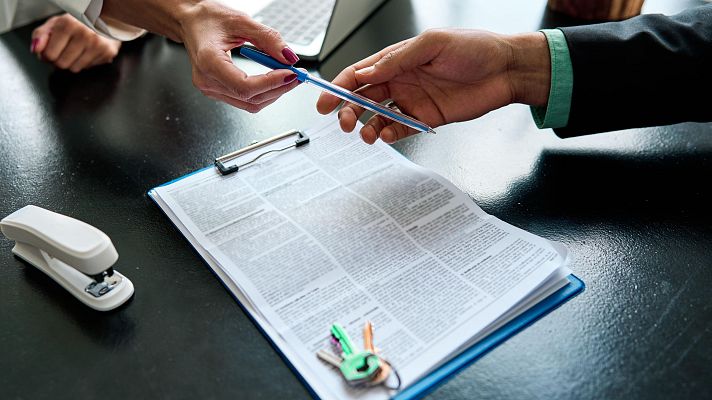 Telediario 1 - Consumo estima que más de 630.000 contratos de alquiler vencerán en España en 2026