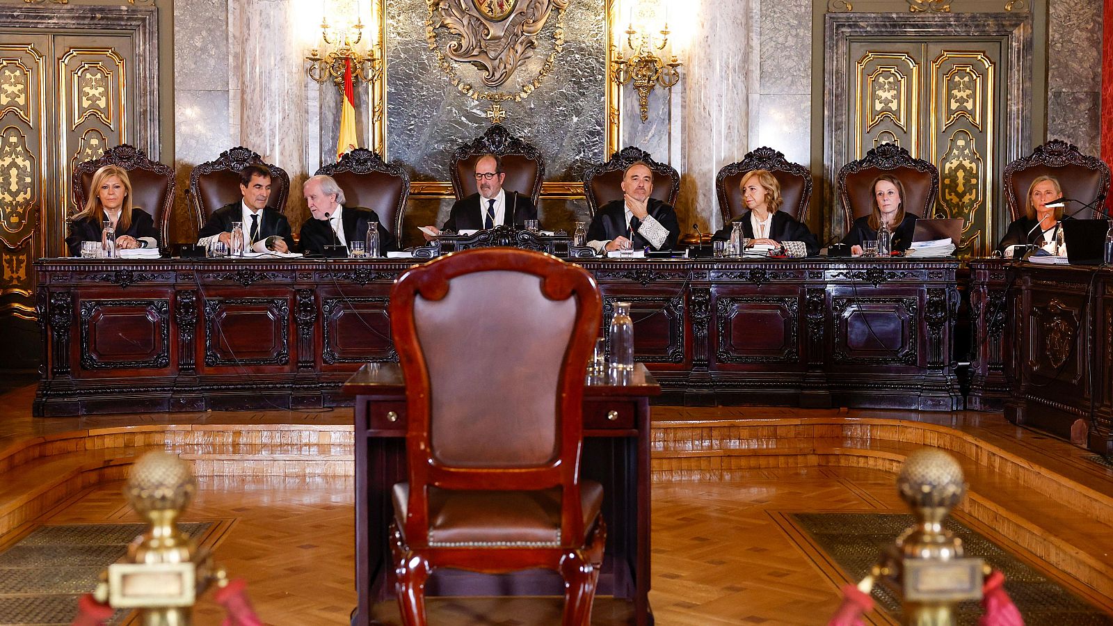 Las dos magistradas discrepantes creen que el fiscal ha sido condenado sin indicios suficientes Las dos magistradas discrepantes creen que el fiscal ha sido condenado sin indicios suficientes - Telediario 1 | Ver