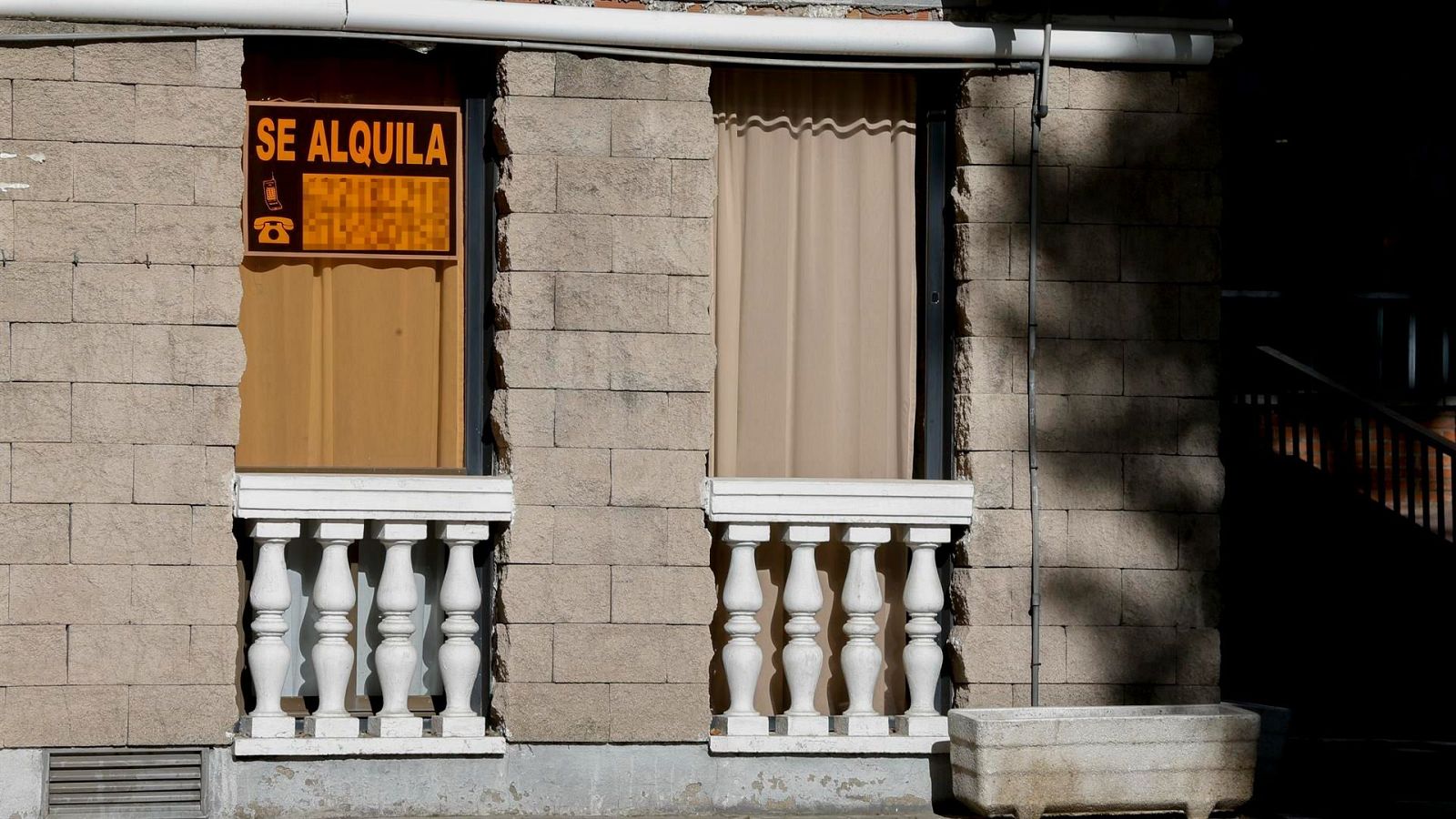 Gobierno avalará a casaros en caso de impago de inquilinos - Telediario 2 | Ver