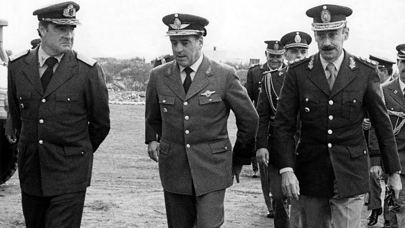 Argentina homenajea a los jueces que condenaron a la Junta Militar - Telediario 2 | Ver
