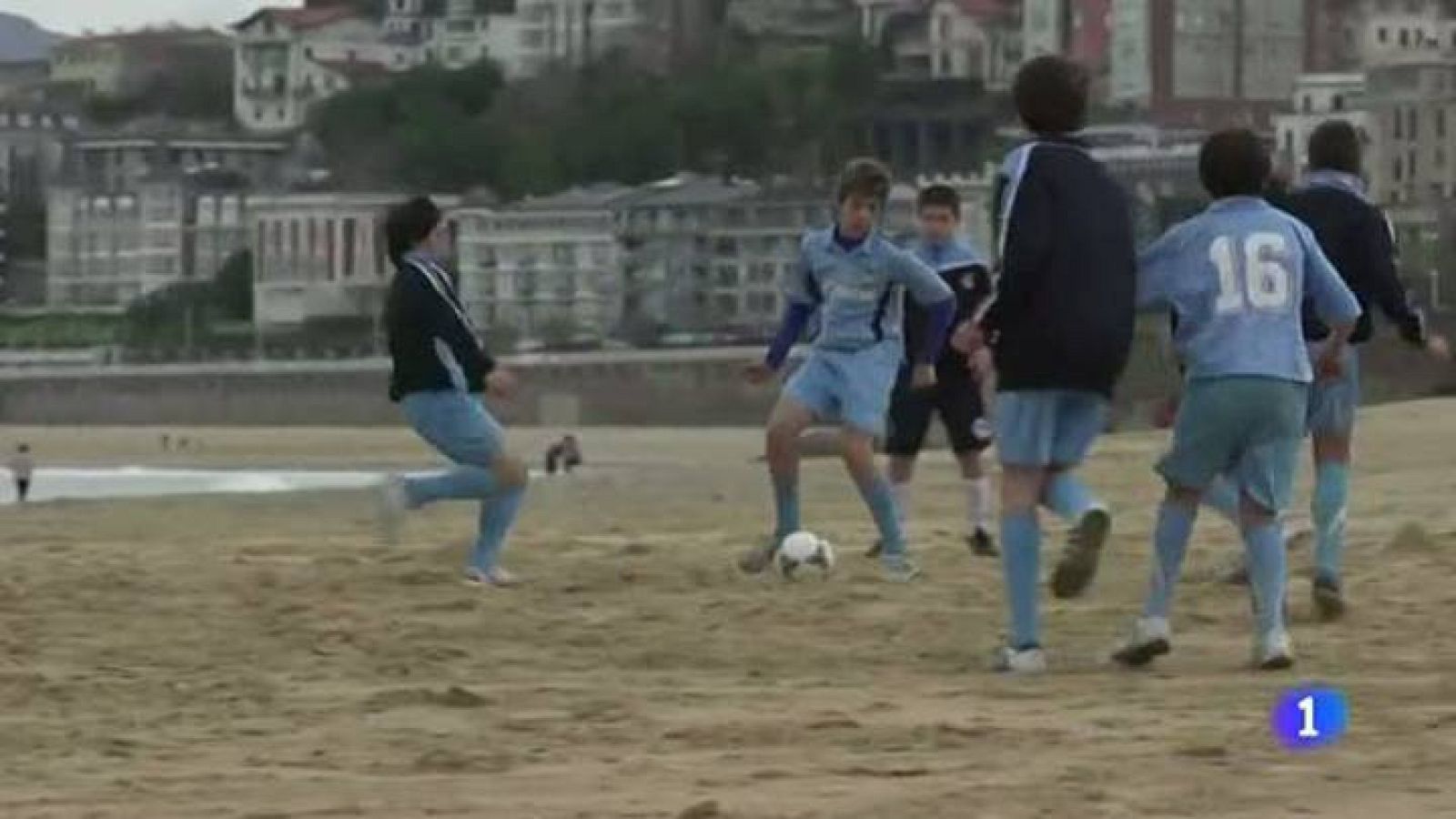 Buscando al próximo Xabi Alonso en el Antiguoko | Ver