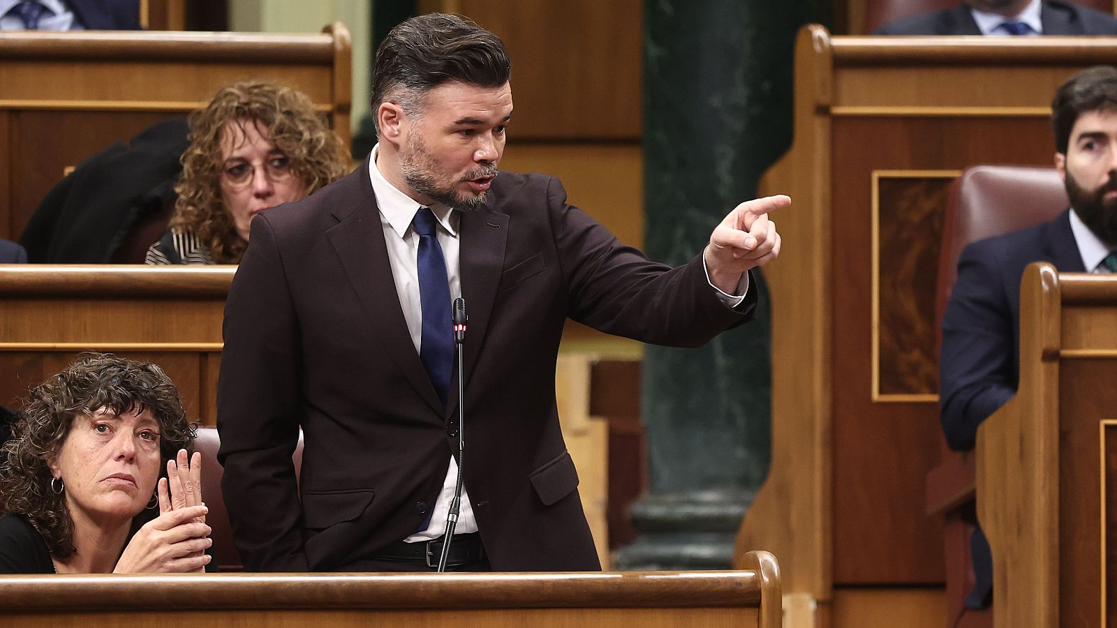 Rufián pide "valentía" a Sánchez: "Porque, si no, llega Abascal a caballo" - Informativo 24h | Ver
