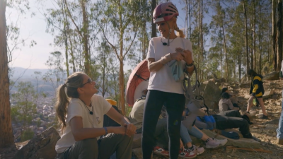 Cristina Cifuentes vence el miedo a la escalada