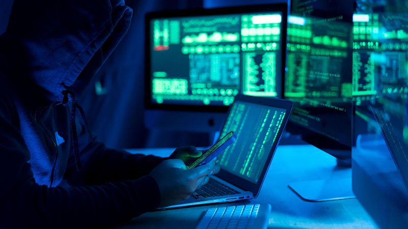 Roba 64 millones de datos por aburrimiento - Mañaneros 360 | Ver