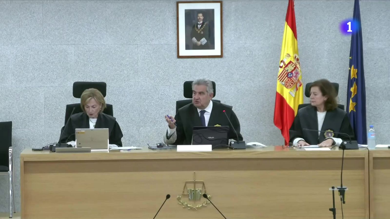 El Tribunal del judici als Pujol manté la causa a Madrid i admet testimonis de l''operació Catalunya'