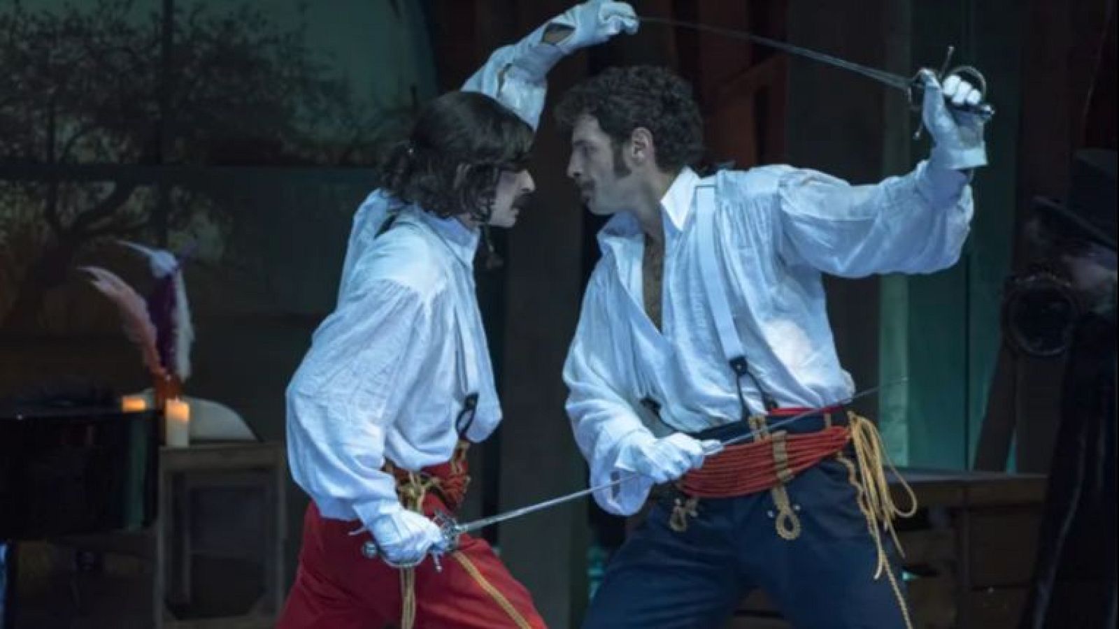 Emilio Gutiérrez Caba adapta 'Los duelistas' al teatro | Ver