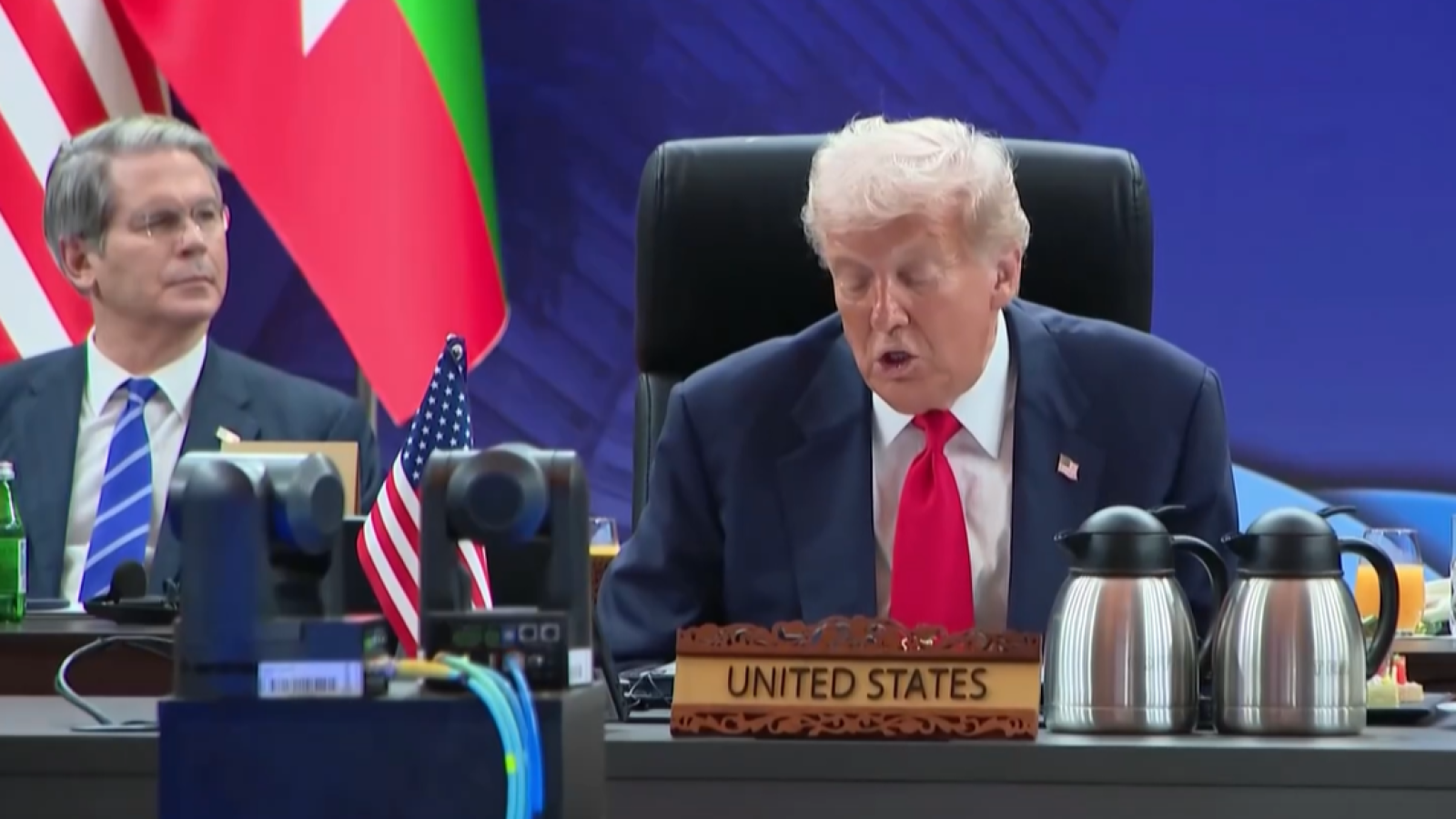 El presidente Trump presume de lograr la paz en 8 guerras. - Telediario Fin de Semana | Ver