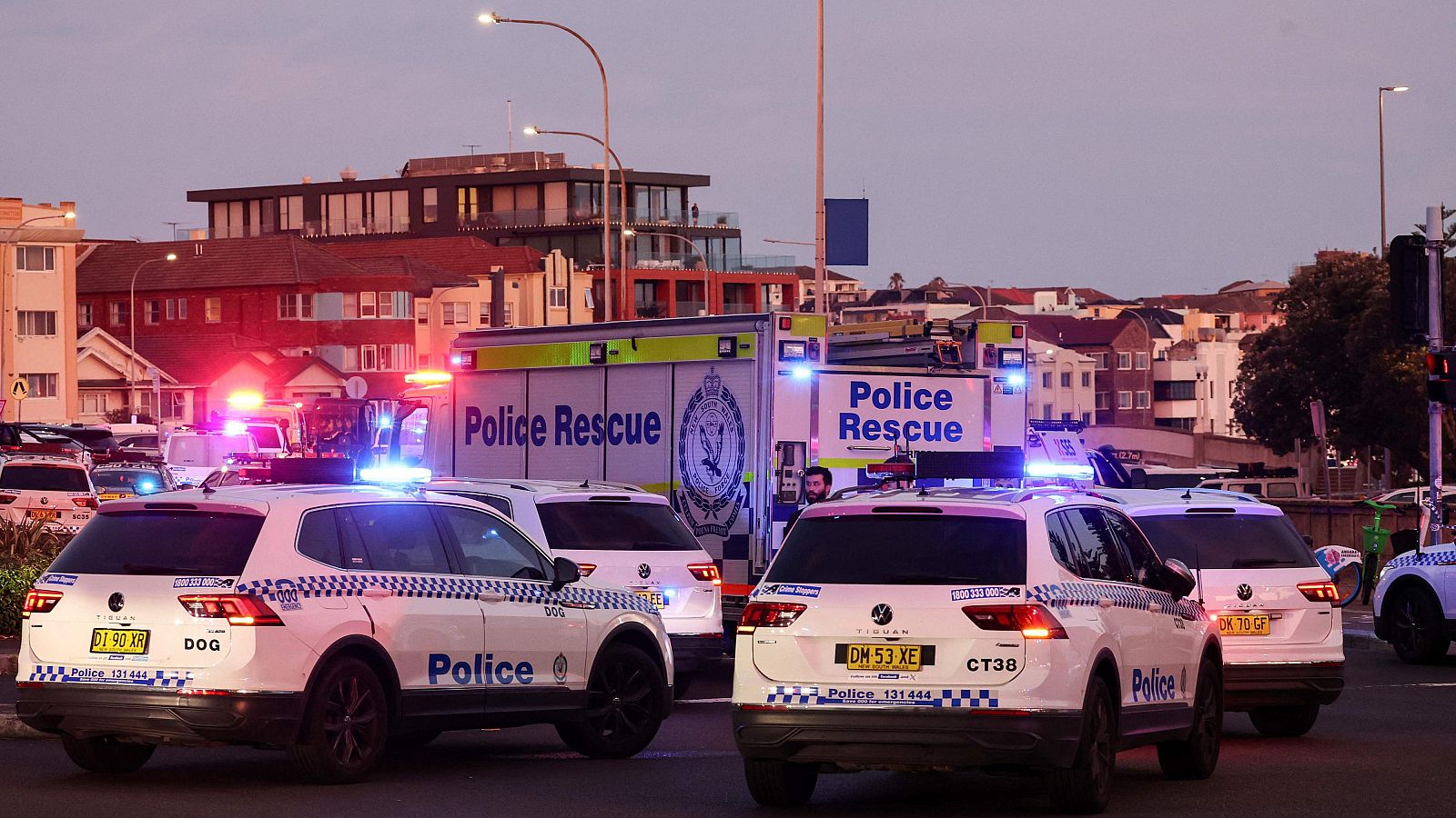 Un español, testigo del ataque en Sídney: "Oíamos los disparos muy de cerca" Un español, testigo del ataque en Sídney: "Oíamos los disparos muy de cerca" - Fin de semana 24h | Ver