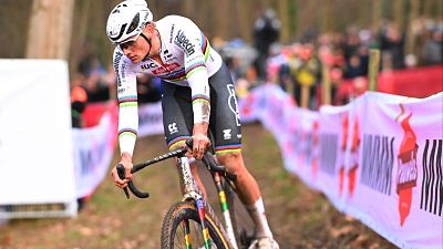 Van der Poel regresa con un gran triunfo en la Copa del Mundo de ciclocross de Namur