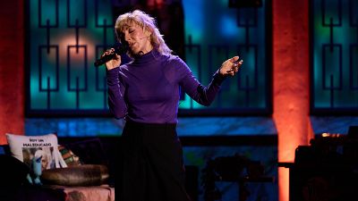 Ana Torroja canta "Mujer contra mujer"