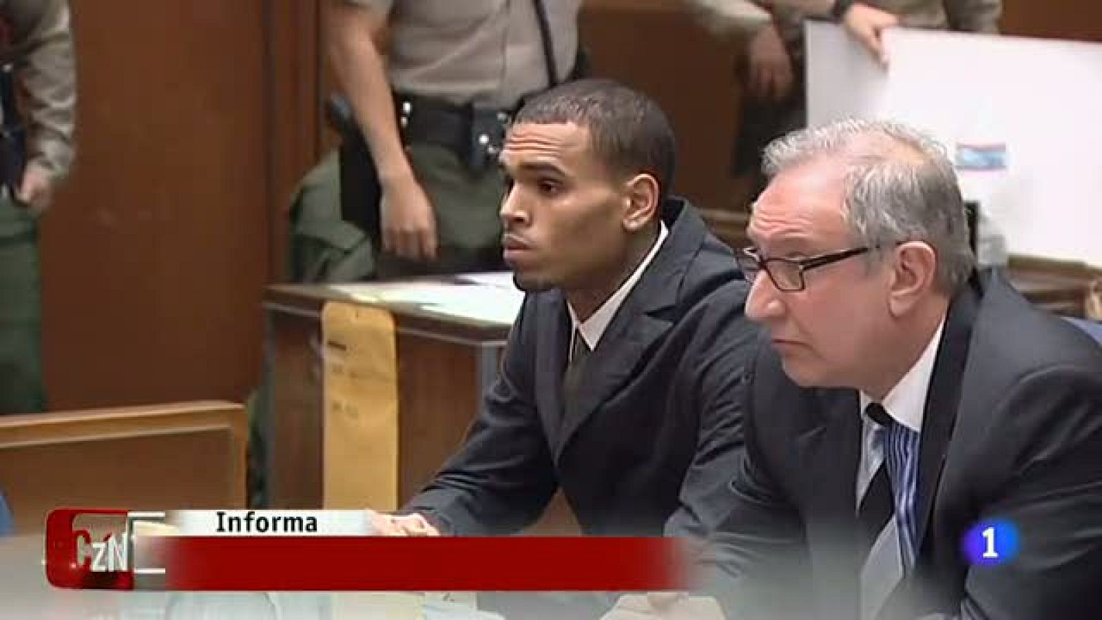 Rihanna y Chris Brown en los tribunales - D Corazón | Ver