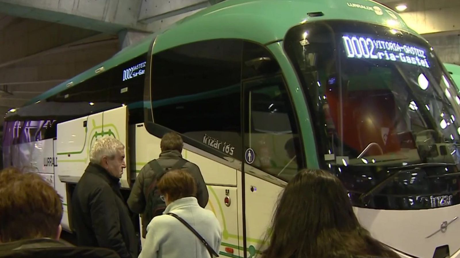 Nuevo paso hacia la unificación del transporte en Euskadi: BAT y BARIK ya se pueden usar en Lurraldebus | RTVE Play - Ver ahora