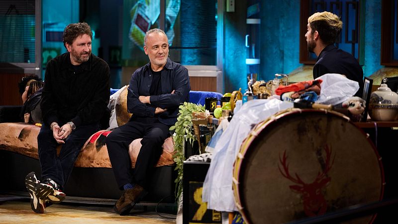 La Revuelta - Javier Gutiérrez y Daniel Sánchez Arévalo (16/12/2025) | Ver programa | Ver