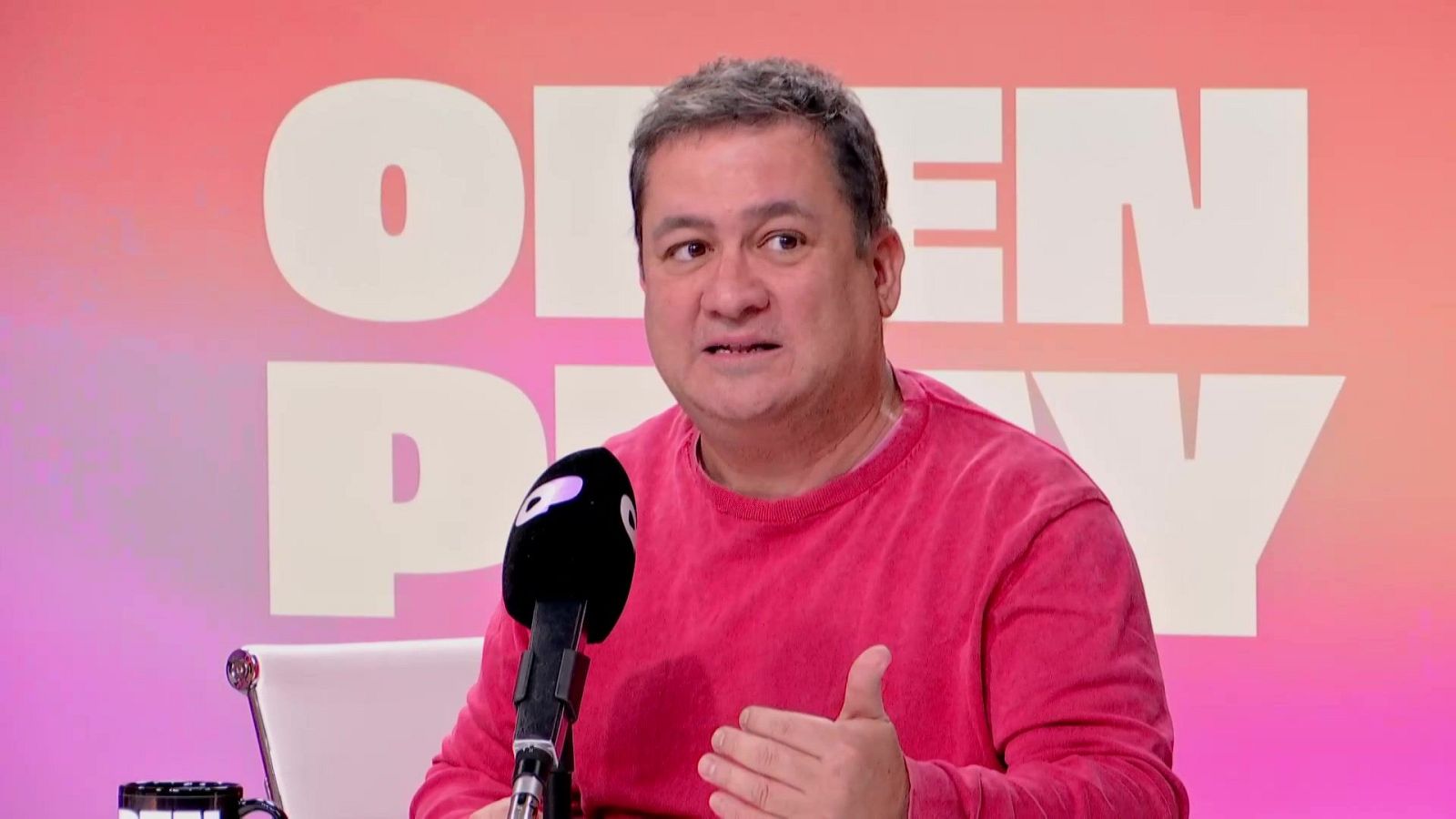 Secun de la Rosa sobre la película de 'Aída': "Es lo que debería haber hecho Friends y no hizo" - Open Play | Ver