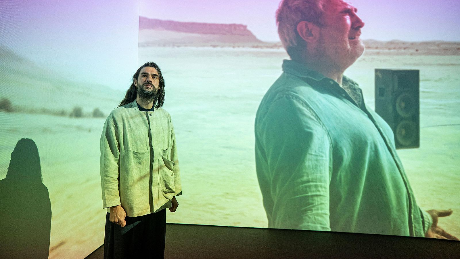 Laxe presenta en el Reina Sofía 'HU bailad como si nadie os viera' | Ver