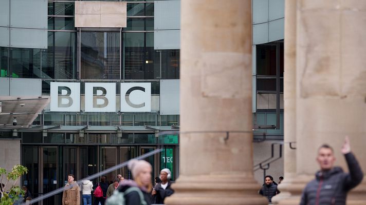 Telediario 2 - Trump demanda a la BBC por difamación