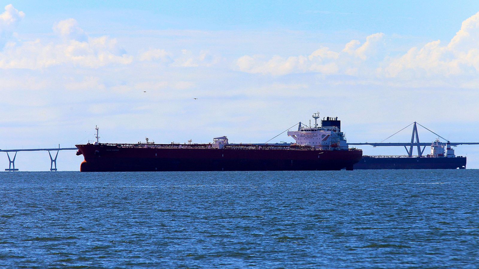 Trump ordena el bloqueo de todos los petroleros sancionados que entren y salgan de Venezuela | Ver