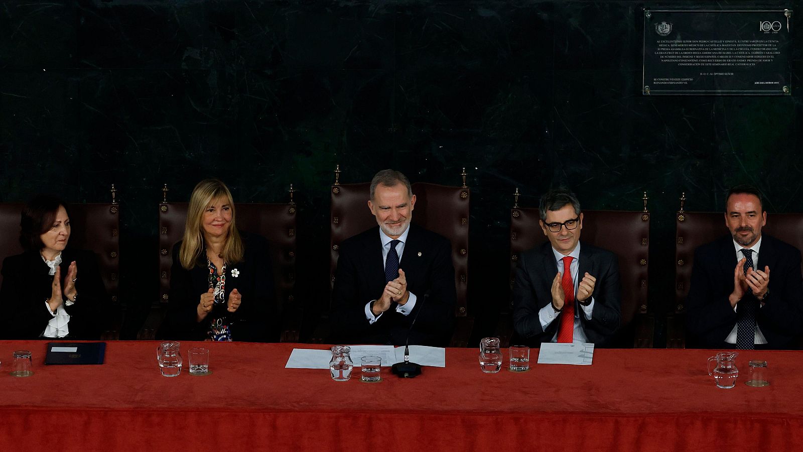 El rey entrega los despachos a los nuevos fiscales del Estado - Diario 24 | Ver