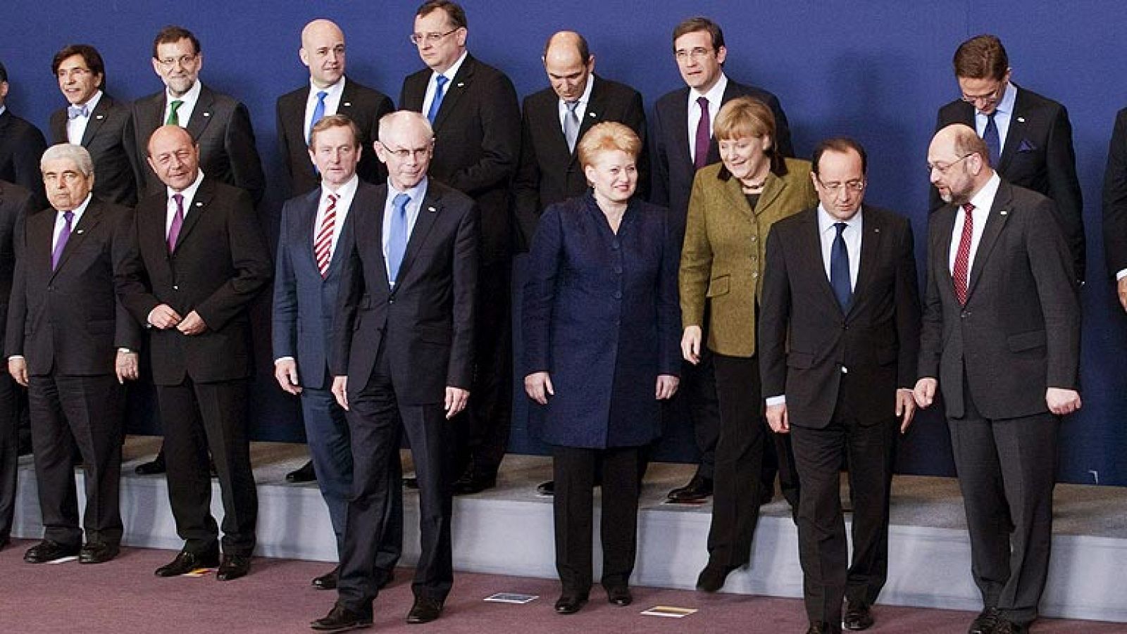 Los líderes de la UE acuerdan un presupuesto recortado para 2014-2020 | Ver