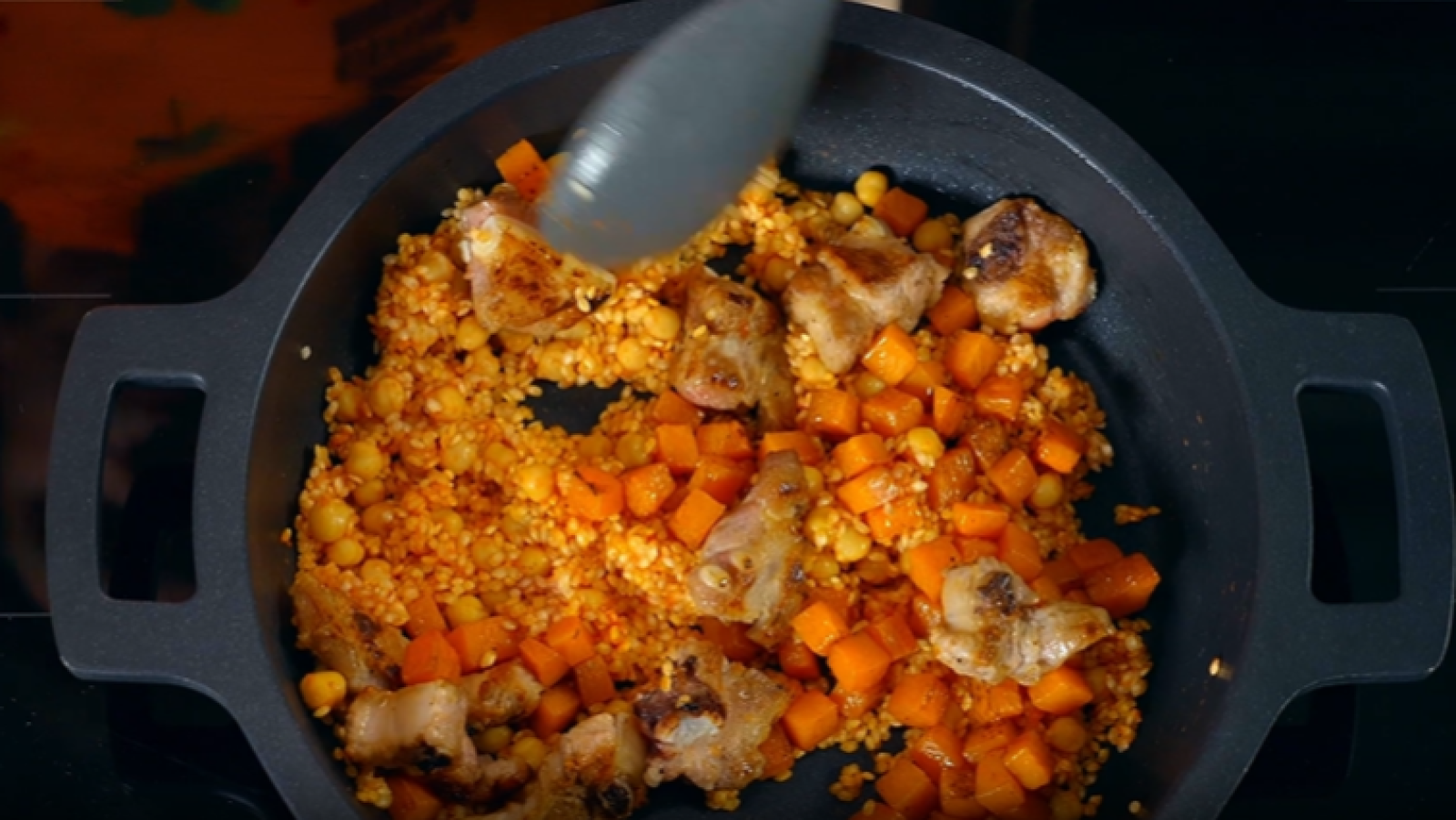 Arròs al forn amb costella - Cuina brutal - Cuina Brutal | Veure