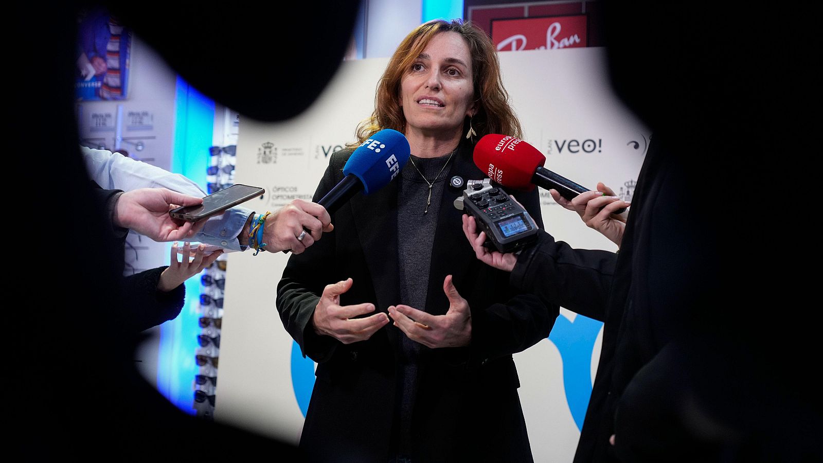 La ministra de Sanidad "lamenta" que los sindicatos médicos "se hayan levantado de la mesa" - Informativo 24h | Ver