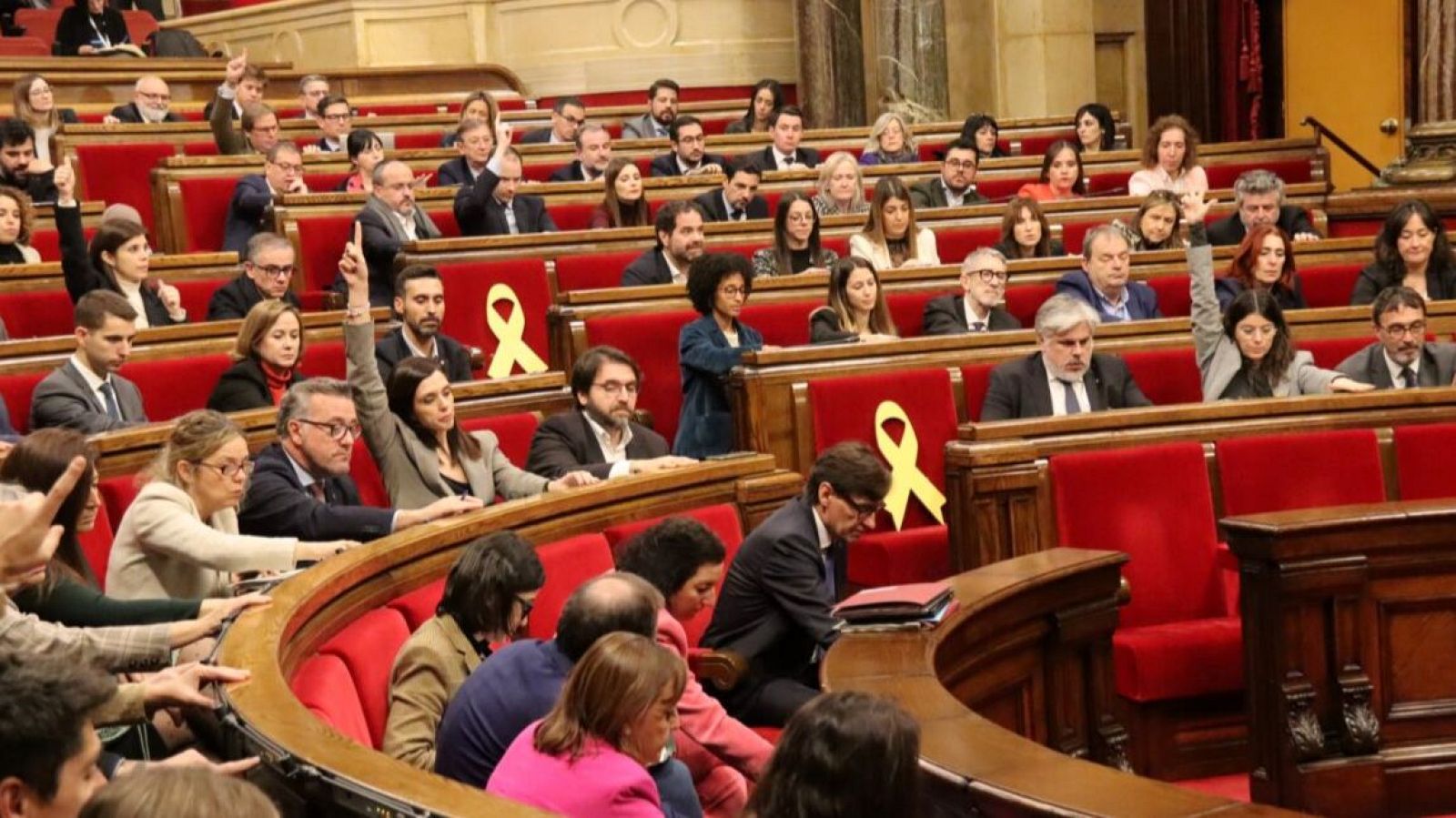 El Parlament aprova una llei pionera per regular el lloguer de temporada