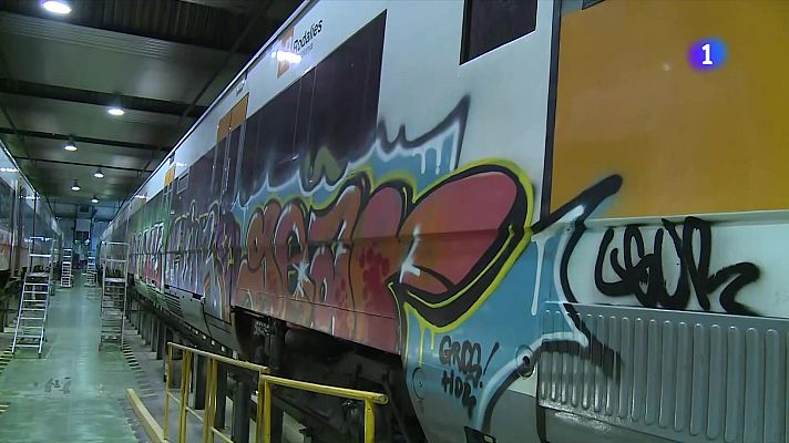 L'Informatiu - 900 pintades als trens de Rodalies aquest 2025