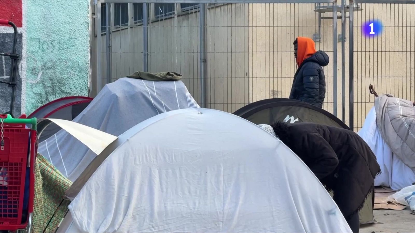 El desallotjament massiu a Badalona deixa desenes de persones al carrer