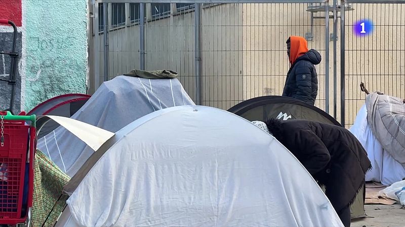 El desallotjament massiu a Badalona deixa desenes de persones al carrer