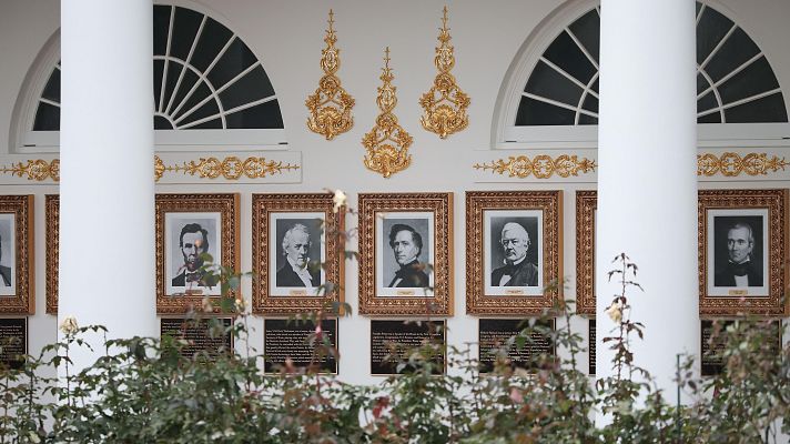 Telediario 2 - Trump coloca placas con textos sobre los presidentes de EE.UU.