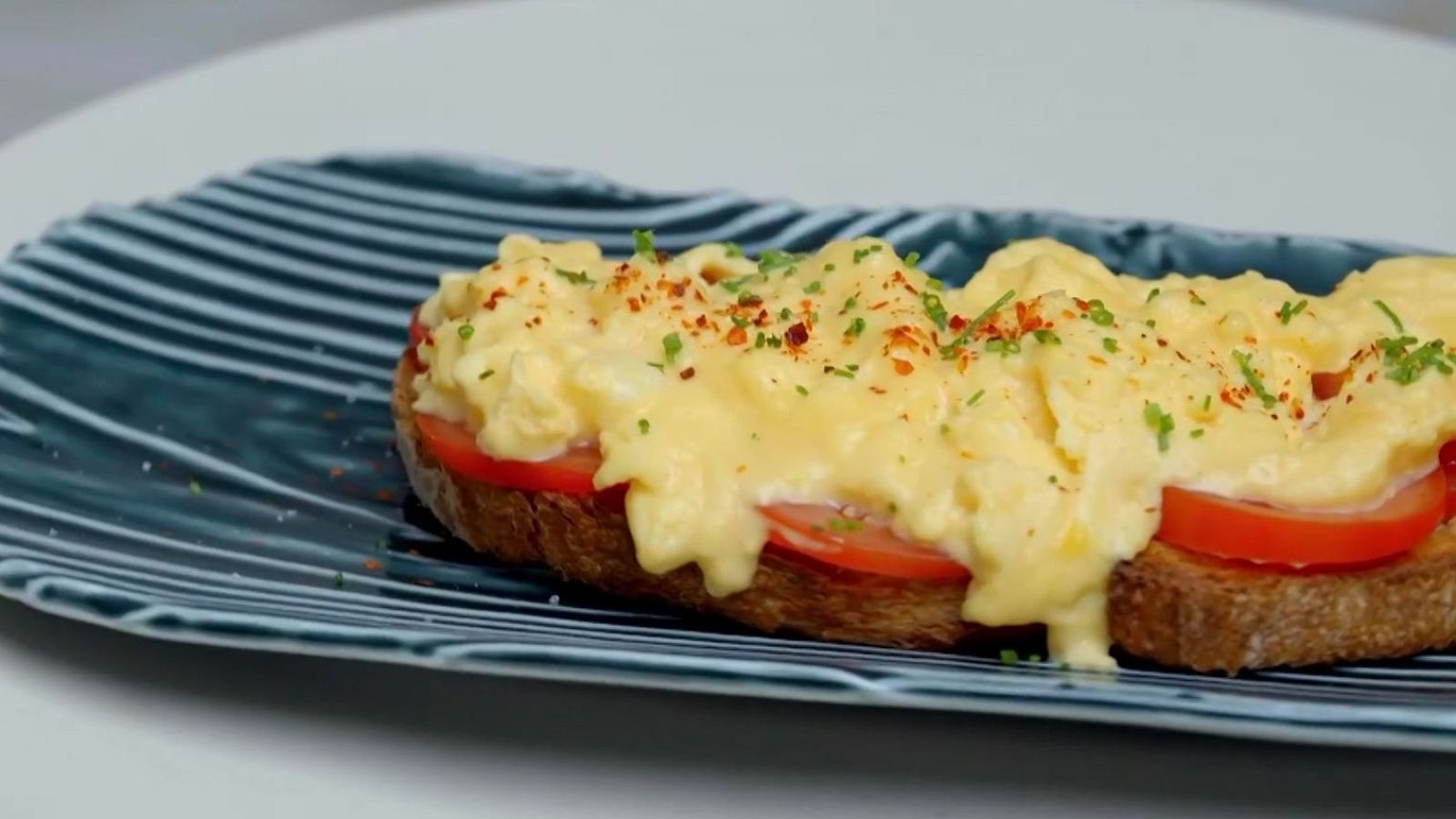 Torrada d'ous cremosos - Cuina brutal - Cuina Brutal | Veure