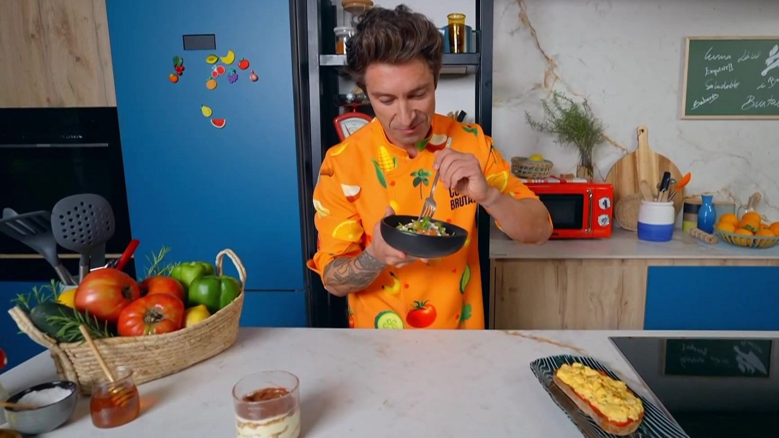 Cuina brutal -  Torrada ous cremosos, quinoa grega i tiramisú - Cuina Brutal | Veure