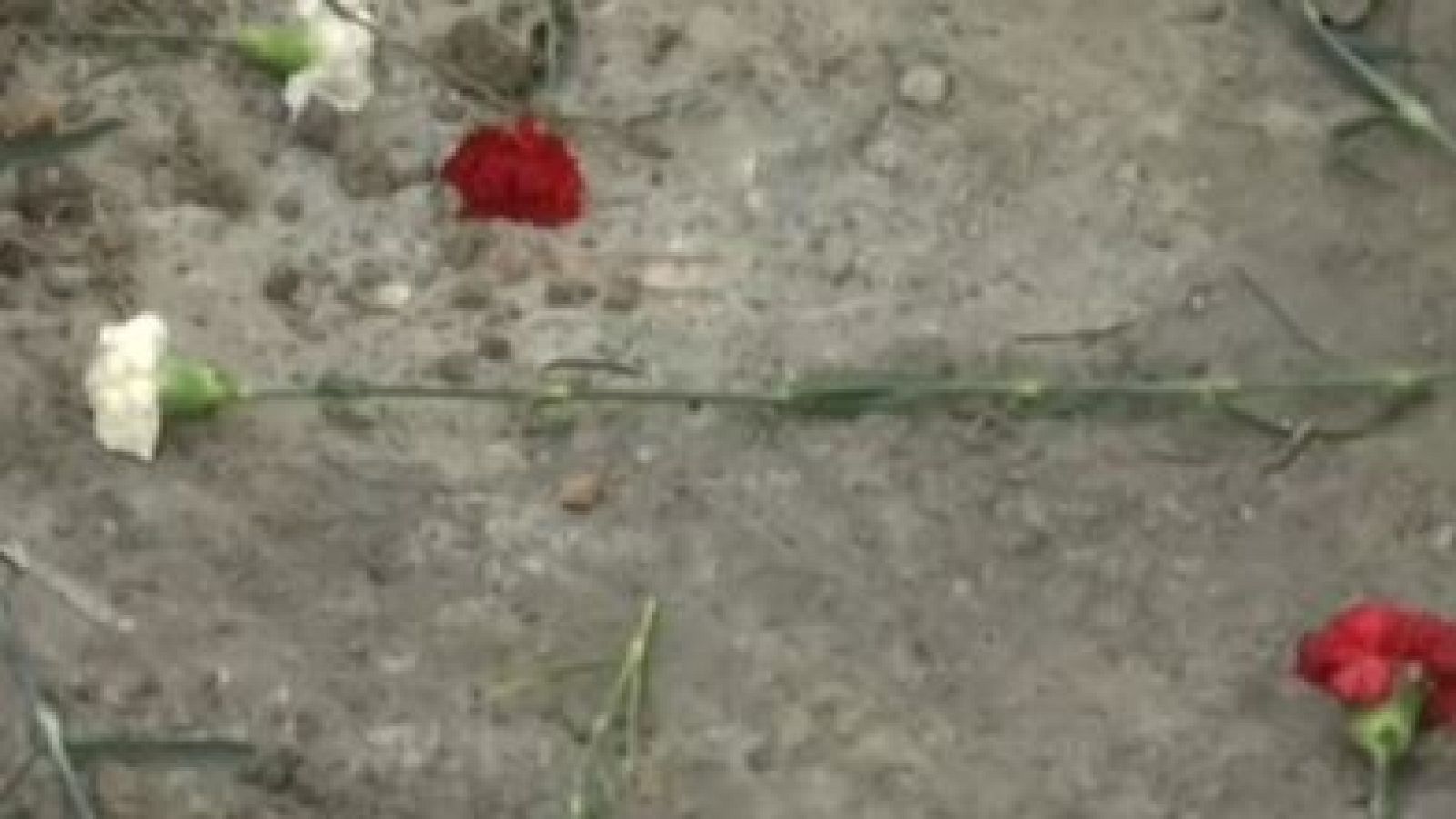 Se entregan a sus familias los restos de cuatro represaliados por el franquismo del barranco de Víznar - Directo al grano | Ver