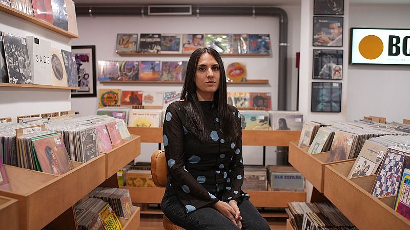 Lucía Solla Sobral y el amor manipulador de "Comerás flores" - Página Dos - Página Dos | Ver