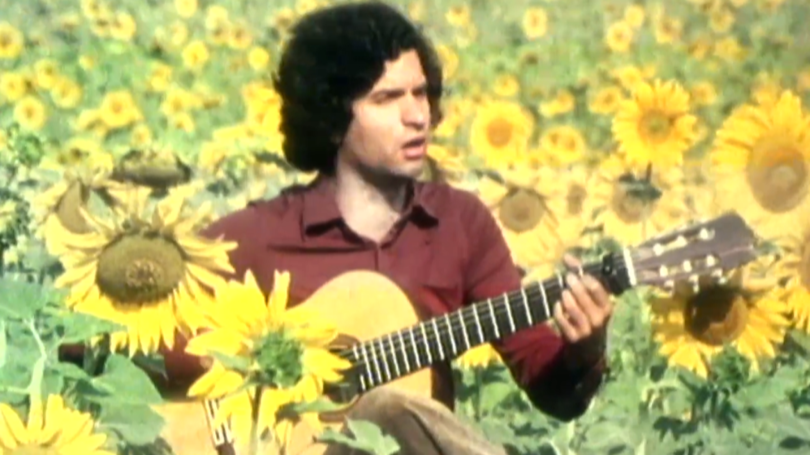 Se cumplen 25 años de la muerte de Carlos Cano. - Telediario 2 | Ver