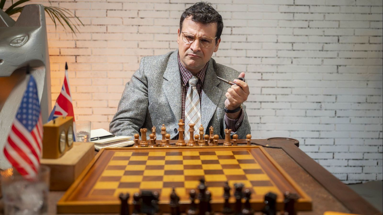 Cachitos de hierro y cromo - UK vs EUA | Ver