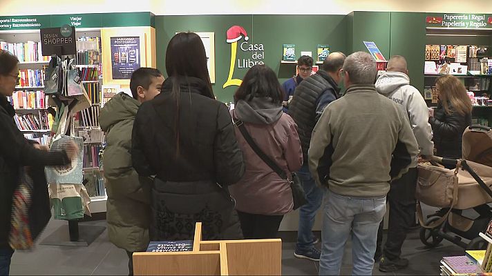L'Informatiu - Els regals disparen la despesa nadalenca als centres comercials
