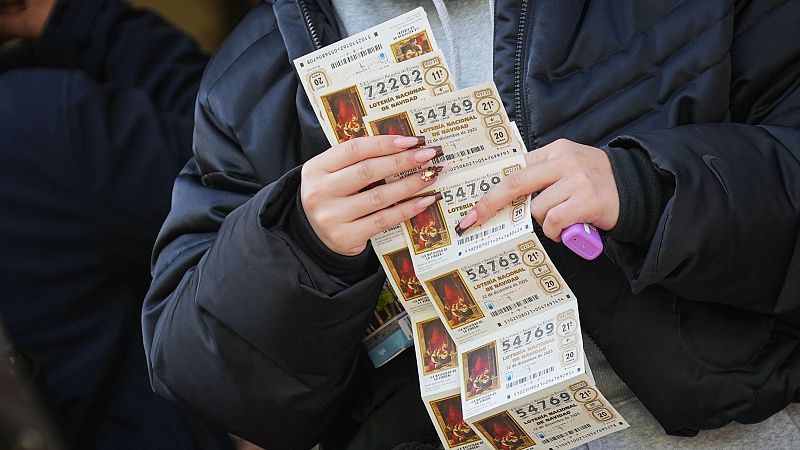 La loter�a de Navidad se vive con ilusi�n en bares y cafeter�as de Espa�a - Loter�a de Navidad | Ver