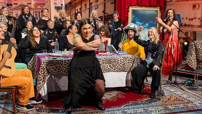 Califato 3/4, Falete, La Pili y el Coro Azahar de Cantillana montan la juerga navideña