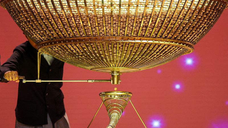 As� se ha vivido el Gordo de la Loter�a en el interior del Teatro Real - Loter�a de Navidad | Ver