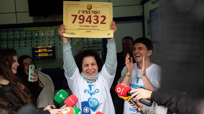 La hora de La 1 - Celebración de 'El Gordo' de Navidad en el barrio madrileño de la Elipa