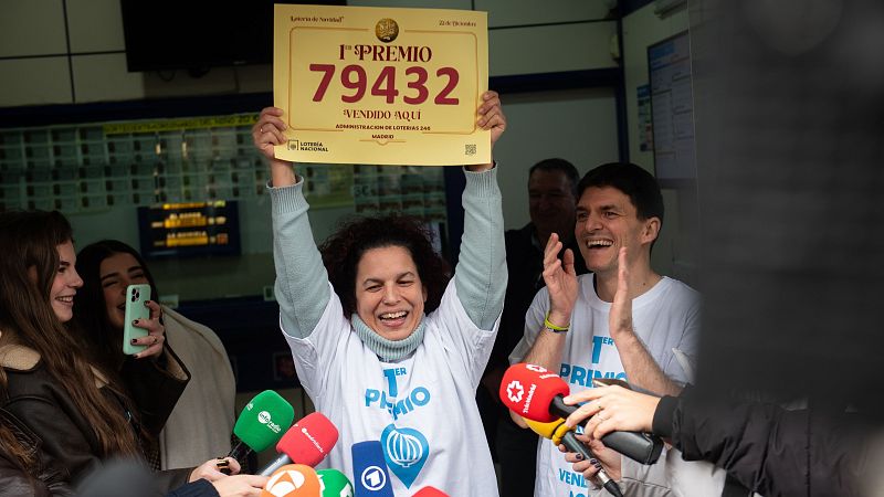 Celebración de 'El Gordo' de Navidad en el barrio madrileño de la Elipa - La hora de La 1 | Ver