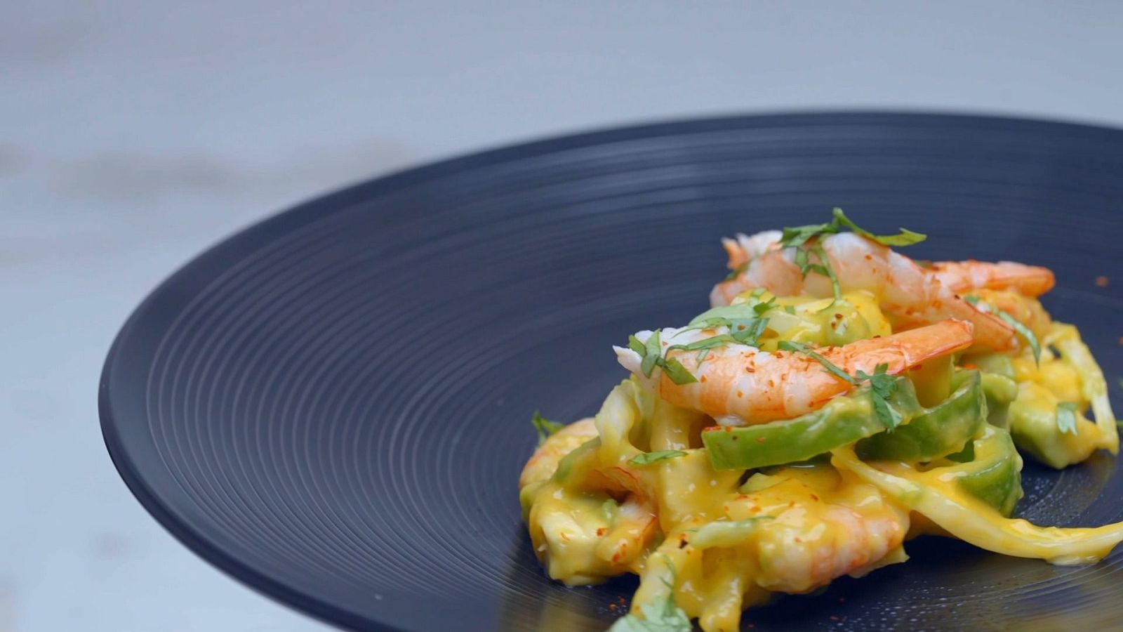 Amanida de llagostins amb salsa de mango - Cuina brutal - Cuina Brutal | Veure