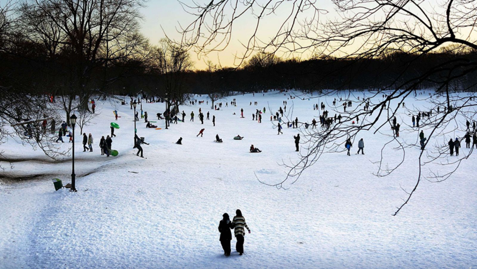La costa Este de EE.UU. intenta recuperar la normalidad tras el paso de "Nemo" | Ver